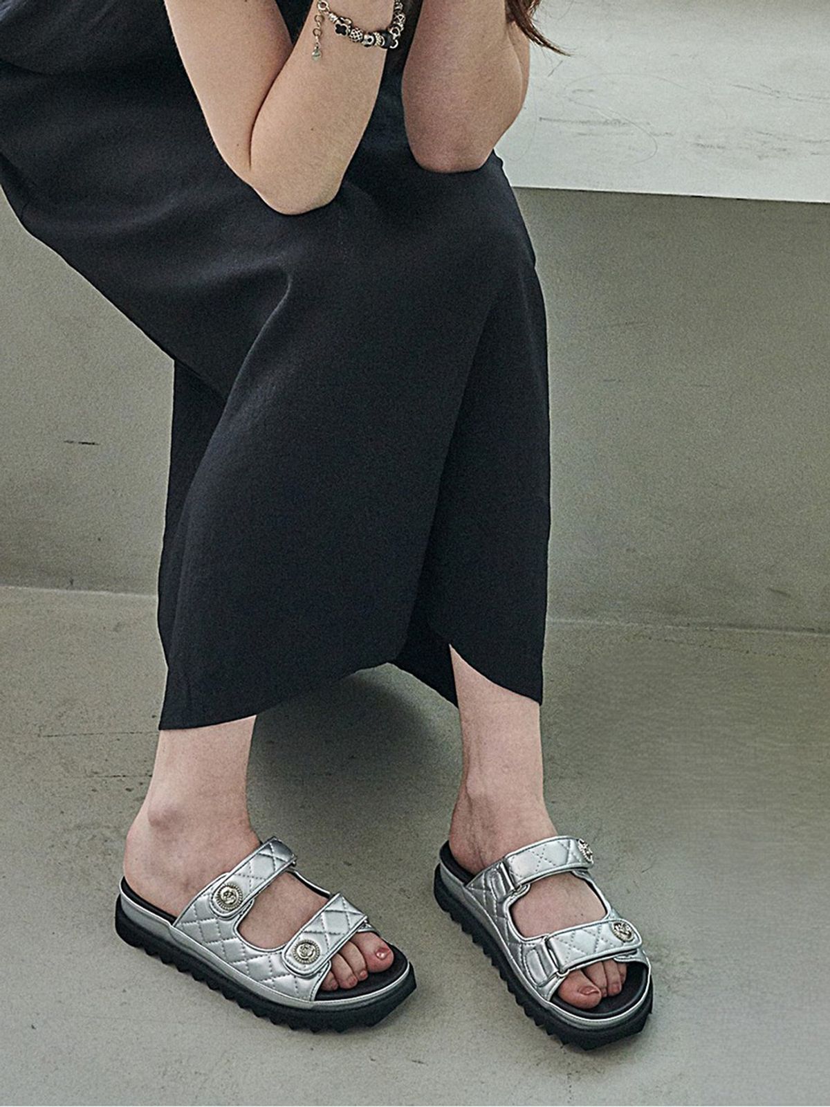 모이지(MOIJI) EO2631 Velcro slipper (2color)