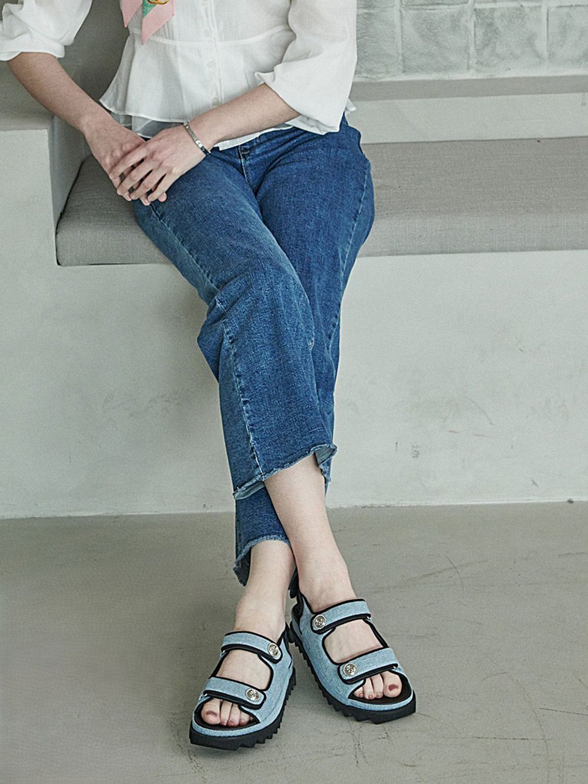 모이지(MOIJI) EO2626 Denim velcro sandals(2color)