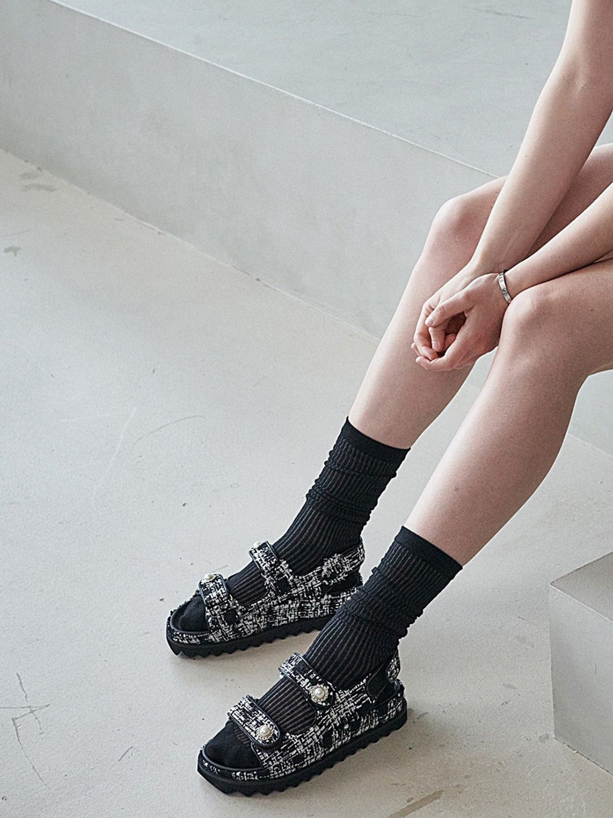 모이지(MOIJI) EO2625 tweed velcro sandals(2color)
