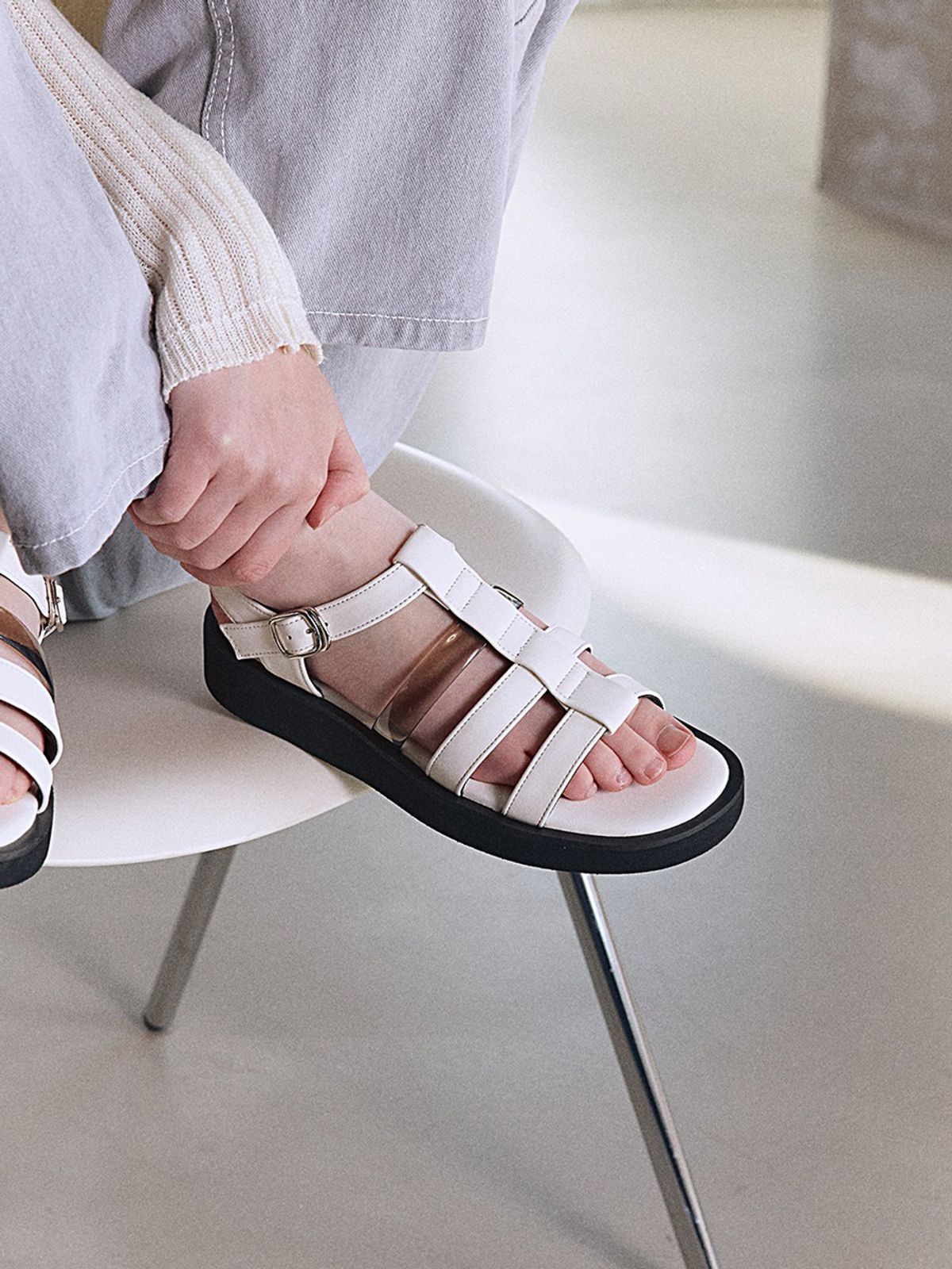 모이지(MOIJI) EO2611 Clear Strap Sandals(2color)