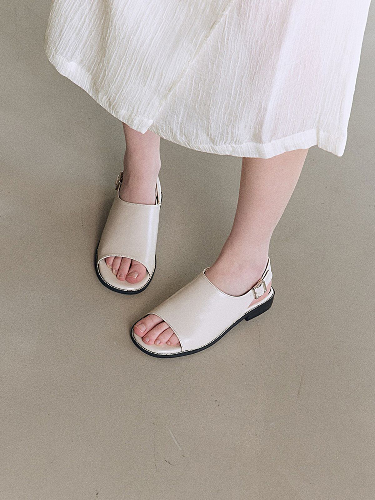 모이지(MOIJI) EO2610 Cover Buckle Sandal(2color)
