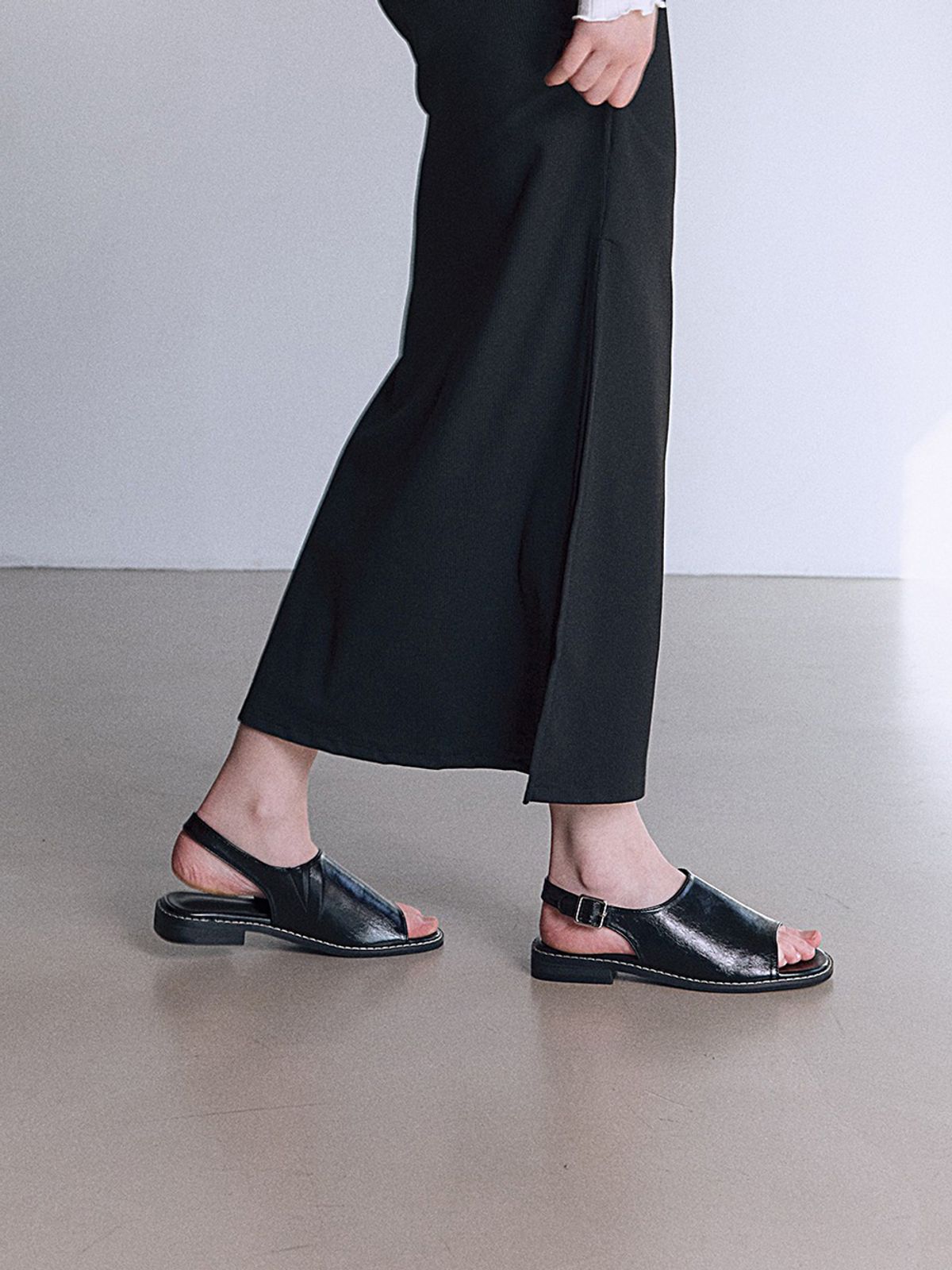 모이지(MOIJI) EO2610 Cover Buckle Sandal(2color)
