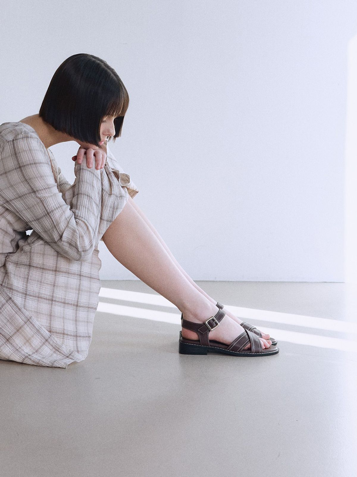 모이지(MOIJI) EO2605 RUNE Buckle Sandal(3color)