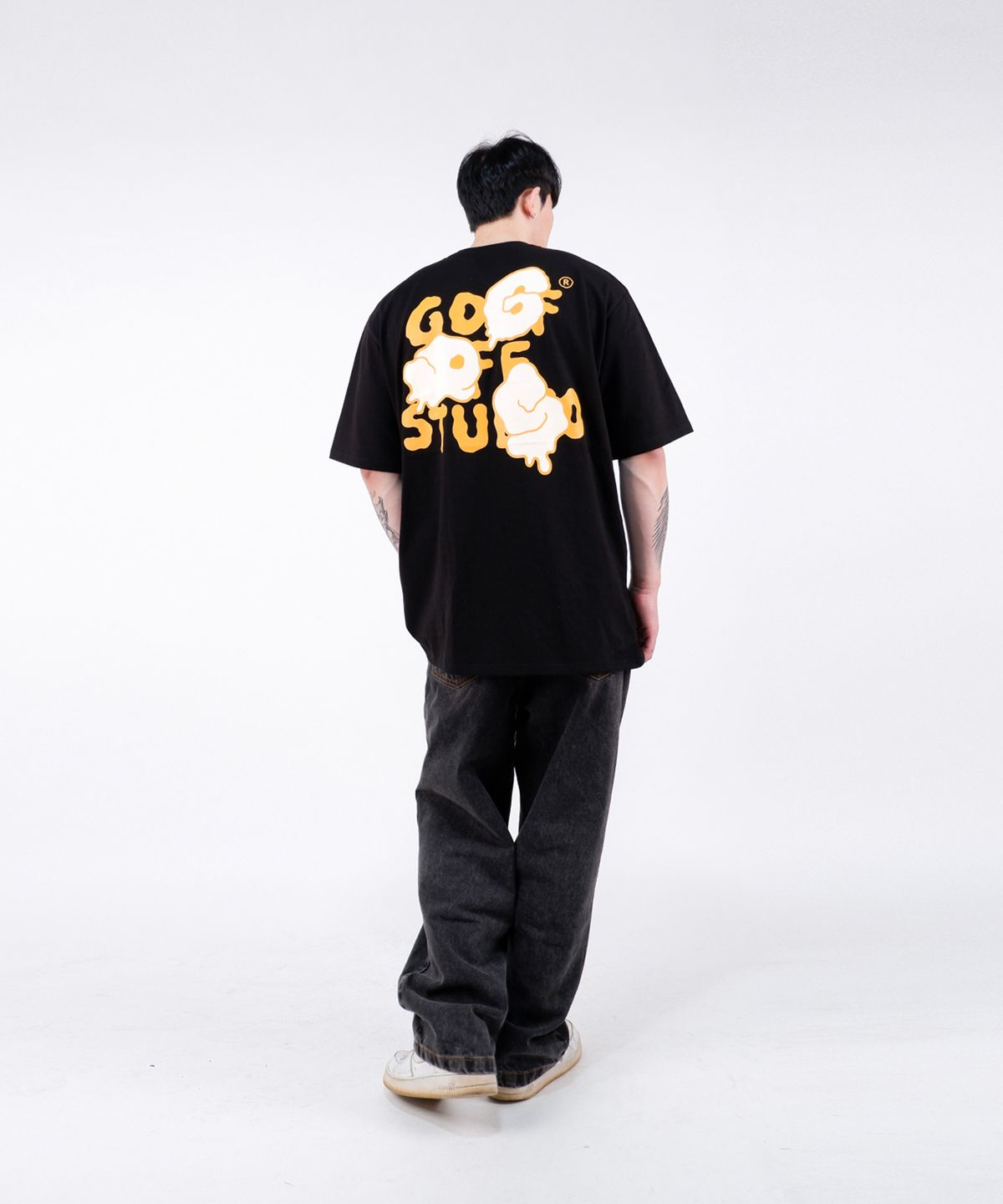 구프오프스튜디오(GOOFOFFSTUDIO) GOS 메인로고 티 - 블랙