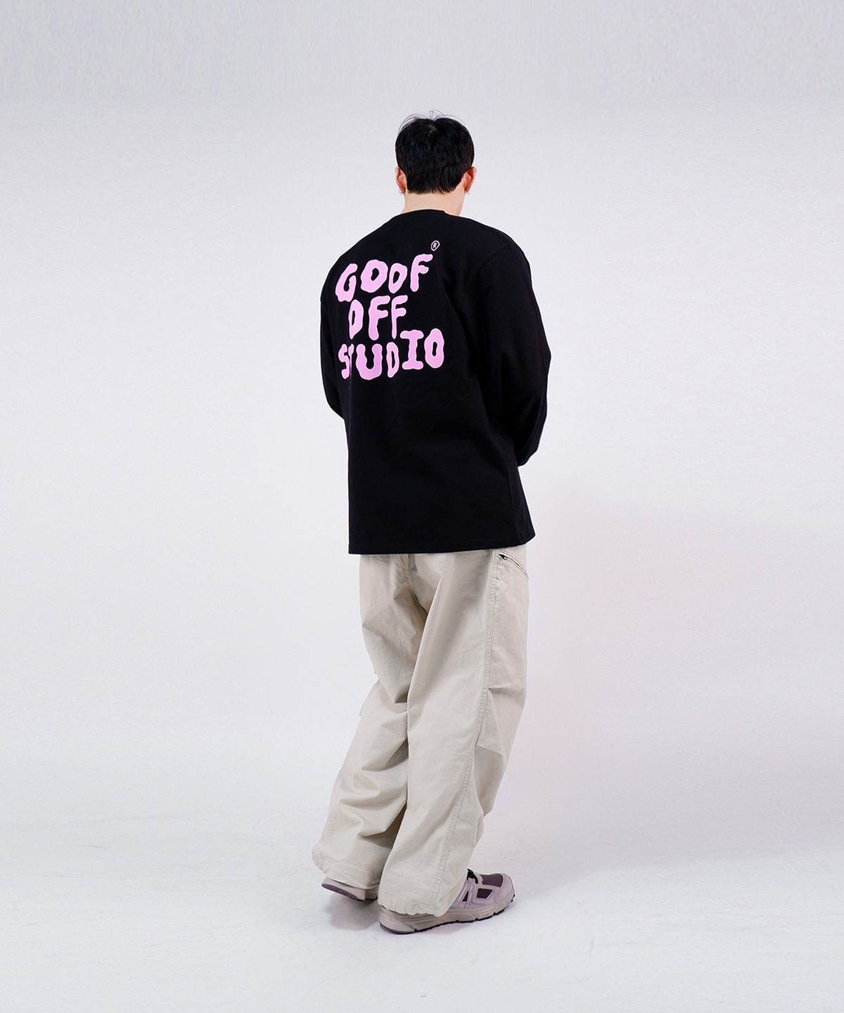 구프오프스튜디오(GOOFOFFSTUDIO) GOFS 메인 로고 롱 슬리브 - 블랙