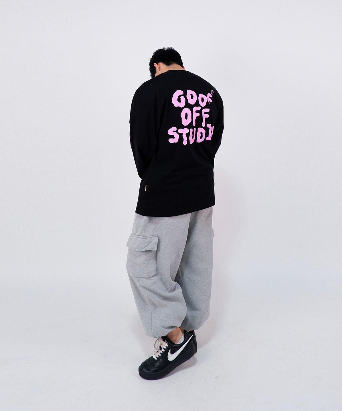 구프오프스튜디오(GOOFOFFSTUDIO) GOFS 메인 로고 롱 슬리브 - 블랙