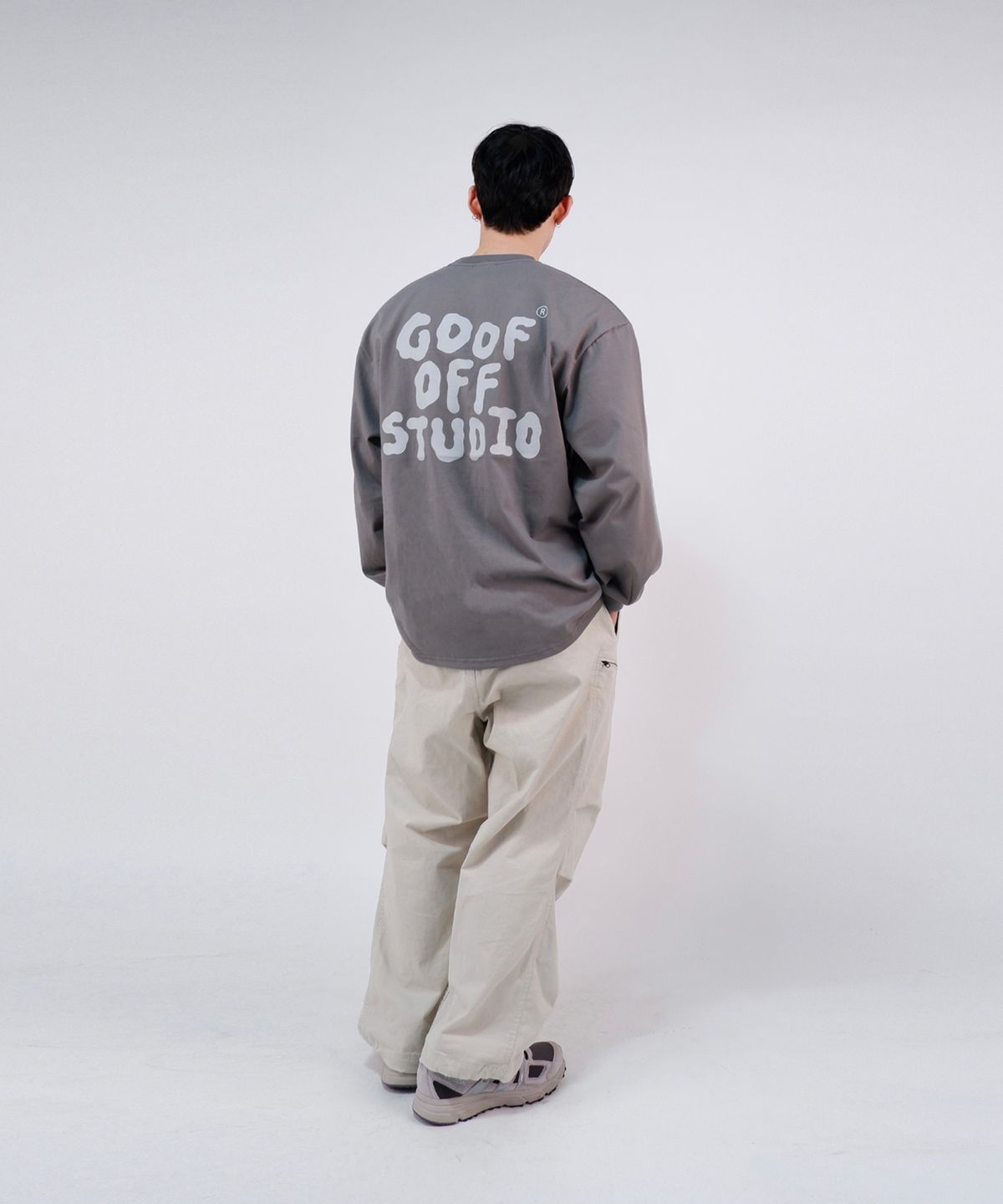 구프오프스튜디오(GOOFOFFSTUDIO) GOFS 메인 로고 롱 슬리브 - 딥 그레이