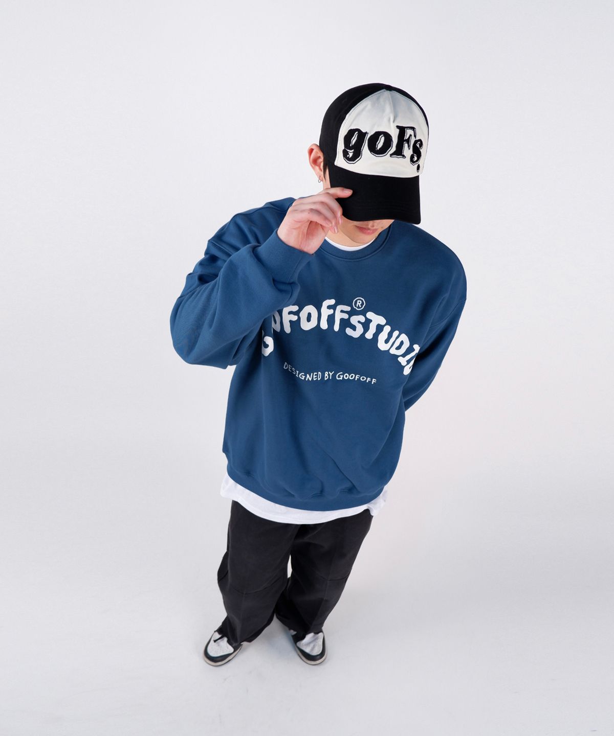 구프오프스튜디오(GOOFOFFSTUDIO) GOFS 로고 스웻 셔츠 - 딥 블루