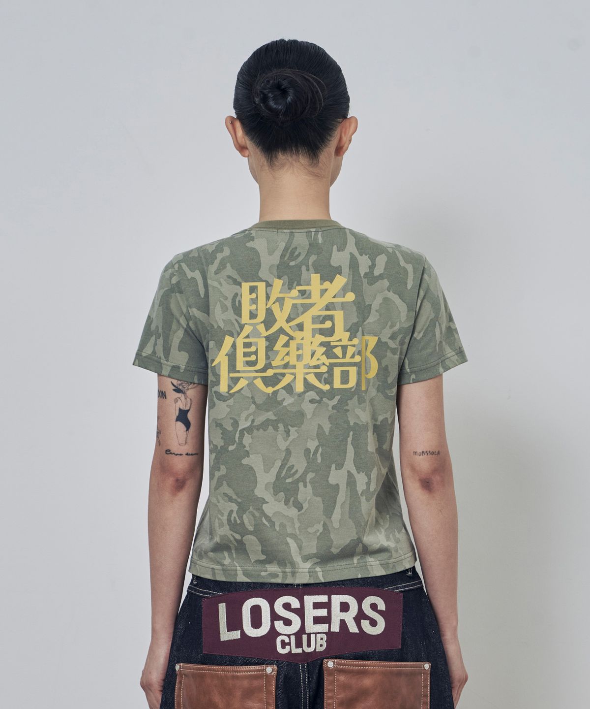 루저스클럽(LOSERS CLUB) 無齒以齗 로고 반팔티셔츠 카모