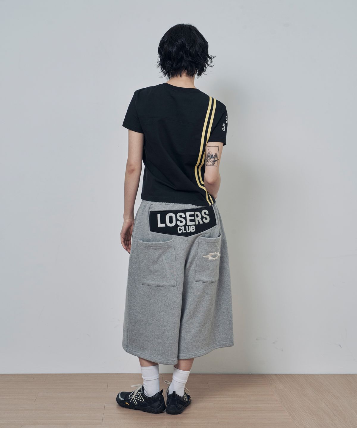 루저스클럽(LOSERS CLUB) LC 로고 아플리케 버뮤다 스웻팬츠 그레이