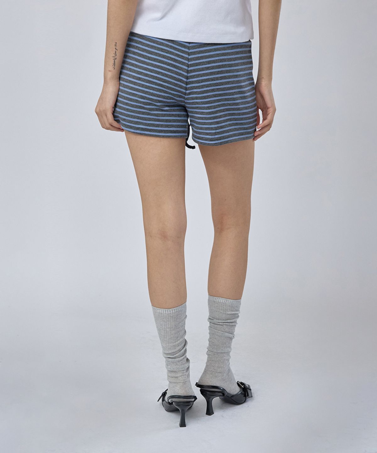 렌세(RENSE) Stripe Micro Shorts Charcoal