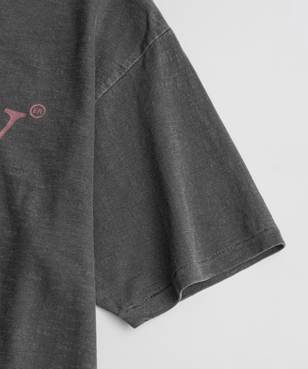 비헤비어(BEHEAVYER) 19XX GRAPHIC TUBLAR T-SHIRTS charcoal
