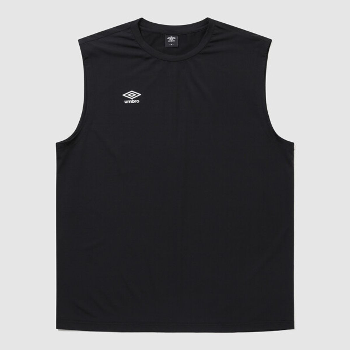 엄브로(UMBRO) [COOLING] 슬로우킥 냉감 메쉬 레터링 슬리브리스 티셔츠 블랙 UR221SSL53