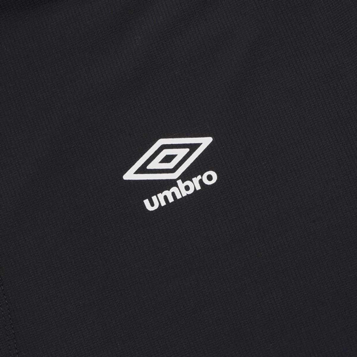 엄브로(UMBRO) [COOLING] 슬로우킥 냉감 메쉬 레터링 슬리브리스 티셔츠 블랙 UR221SSL53