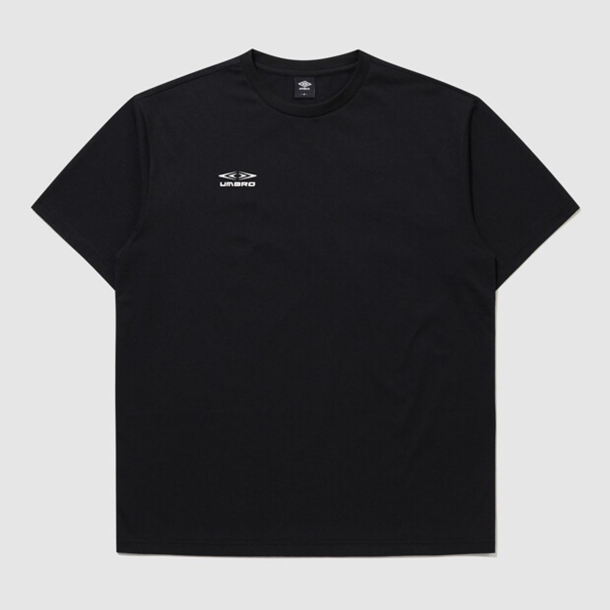 엄브로(UMBRO) [QUICK-DRY] 슬로우킥 히트맵 로고 프레쉬 반팔 티셔츠 블랙 UR221SRS54