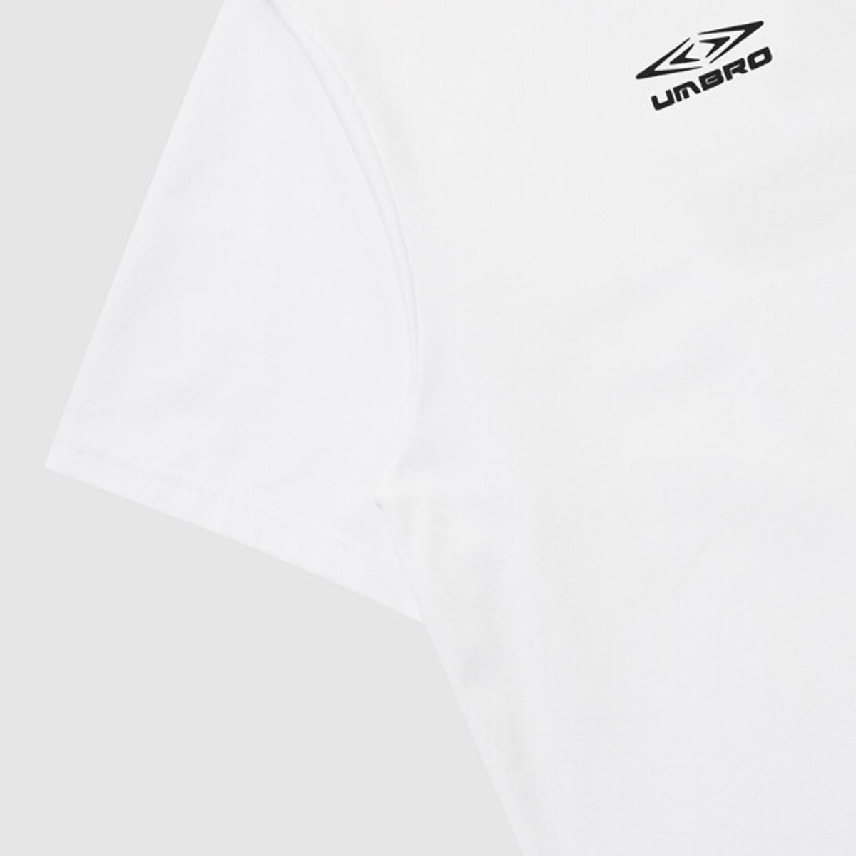 엄브로(UMBRO) [QUICK-DRY] 슬로우킥 히트맵 로고 프레쉬 반팔 티셔츠 화이트 UR221SRS54