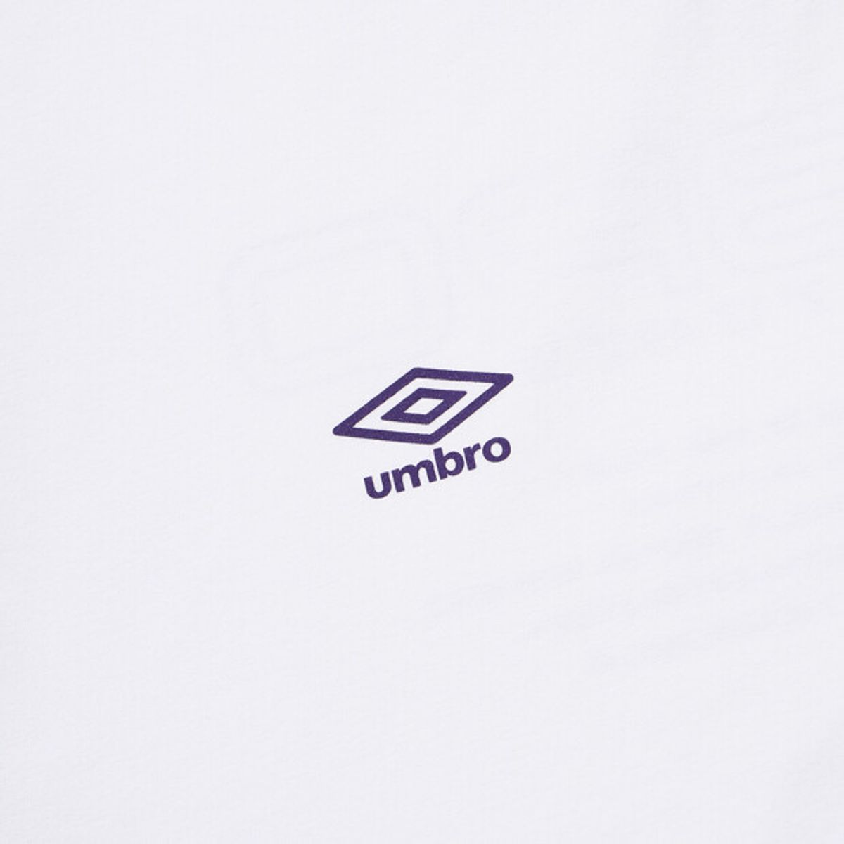 엄브로(UMBRO) [QUICK-DRY] 슬로우킥 프레쉬 레터링 반팔 티셔츠 화이트 UR221SRS51