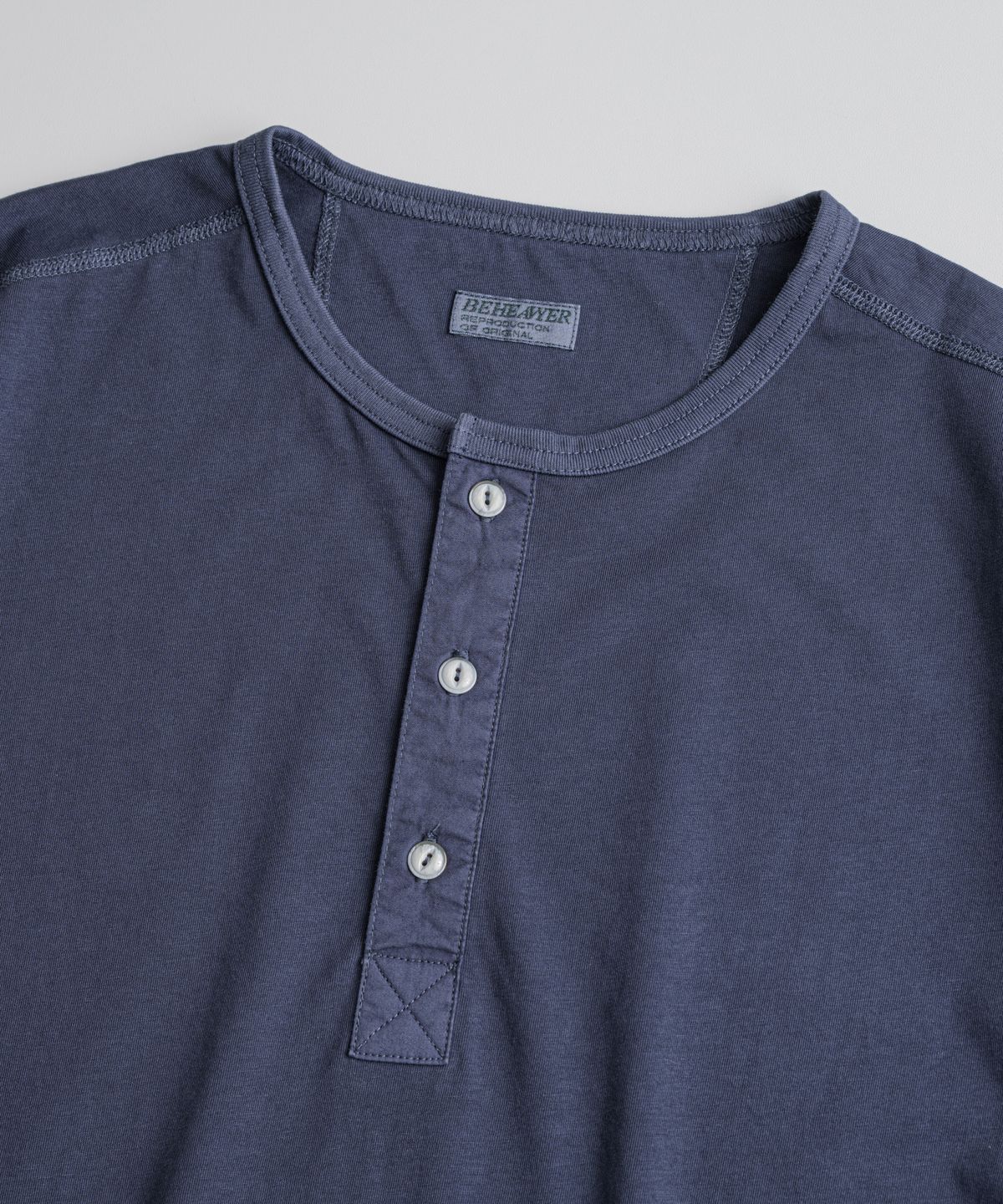 비헤비어(BEHEAVYER) HENRY NECK UNDER 1/2 SHIRTS navy
