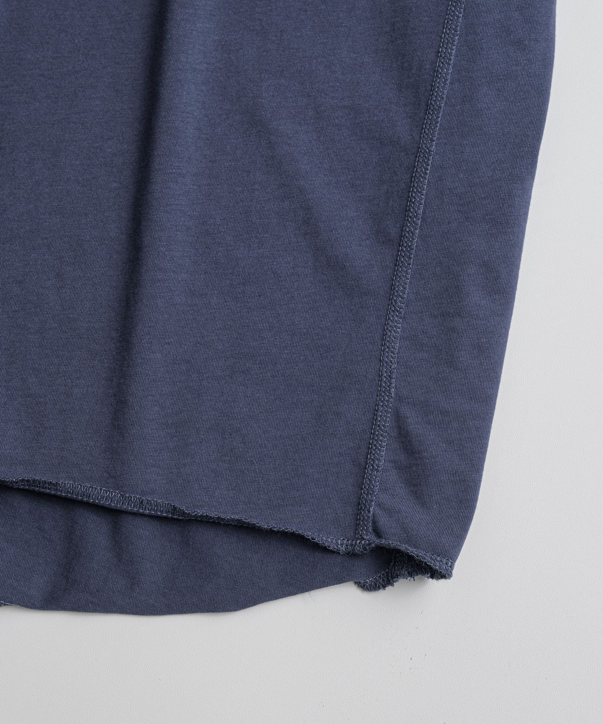 비헤비어(BEHEAVYER) HENRY NECK UNDER 1/2 SHIRTS navy