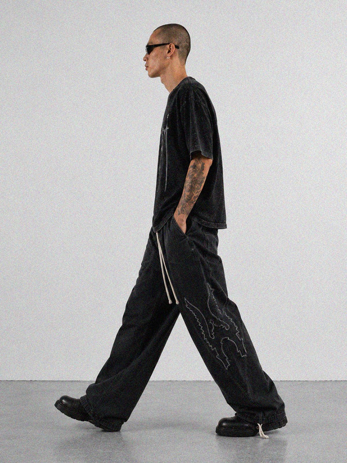 쿠테나이 케이브(KUTENAI CAVE) Eagle applique wide pants