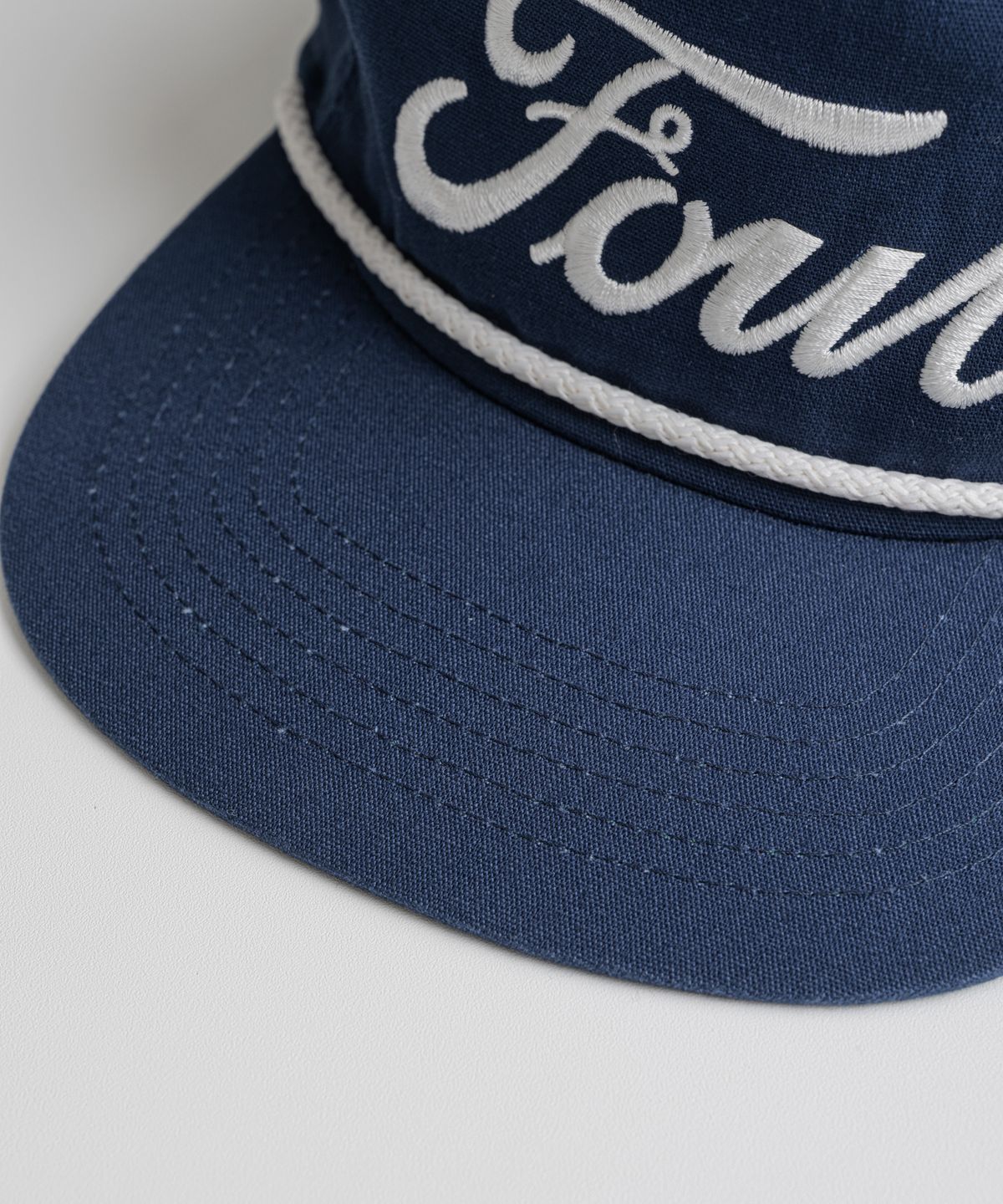비헤비어(BEHEAVYER) 19XX ROPE TRUCKER CAP navy