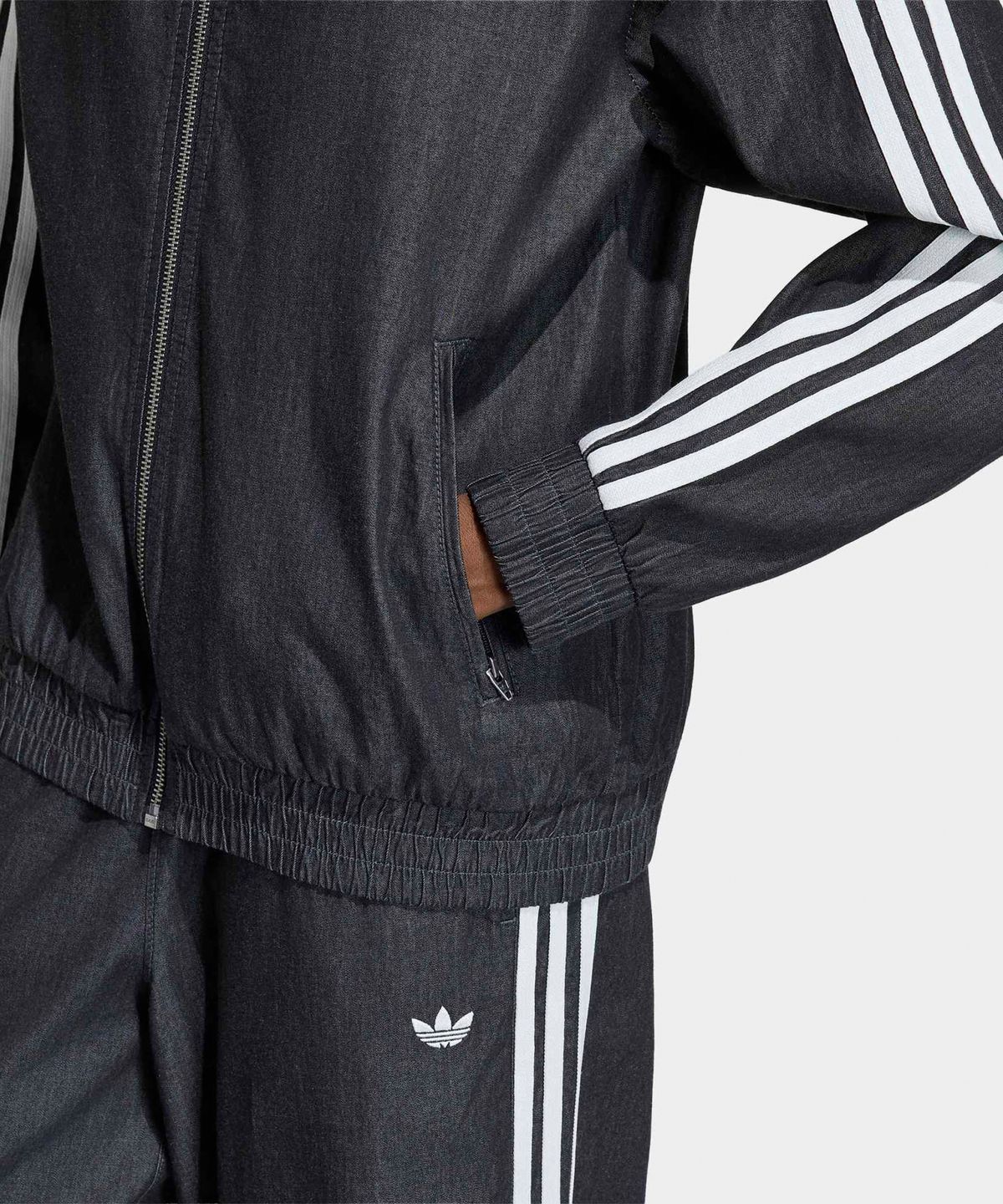 아디다스(ADIDAS) 서머 글로우 라이트 데님 파이어버드 트랙탑 - 미디엄블랙데님 / KW8758