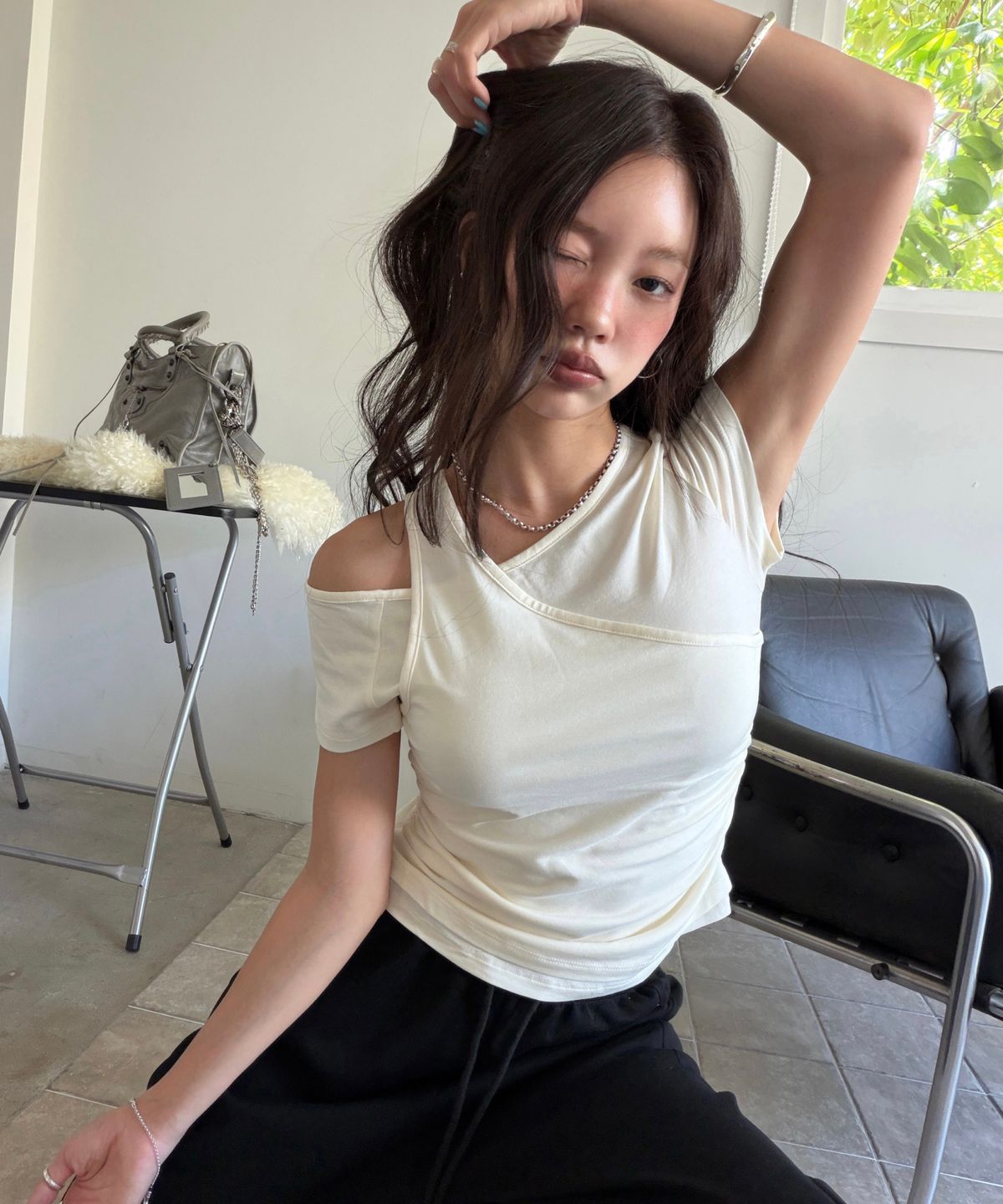 미쏘(MIXXO) 언발 레이어드 반팔 티셔츠_MIWHWG506A