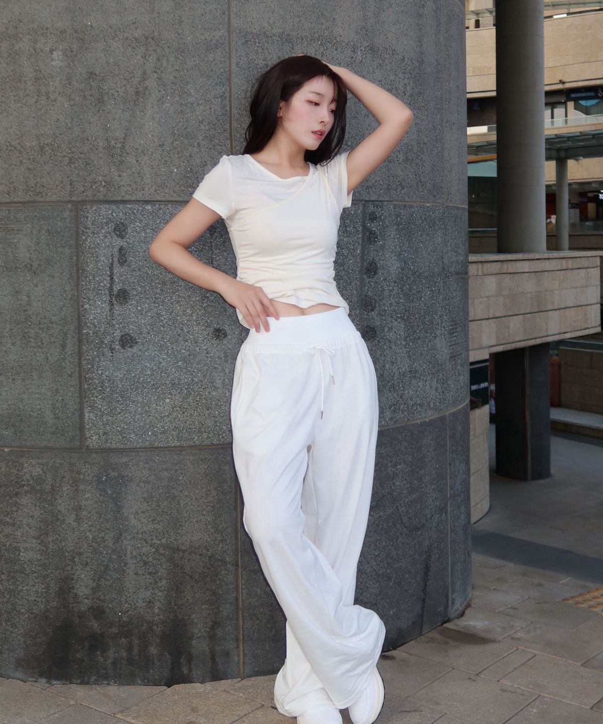 미쏘(MIXXO) 언발 레이어드 반팔 티셔츠_MIWHWG506A
