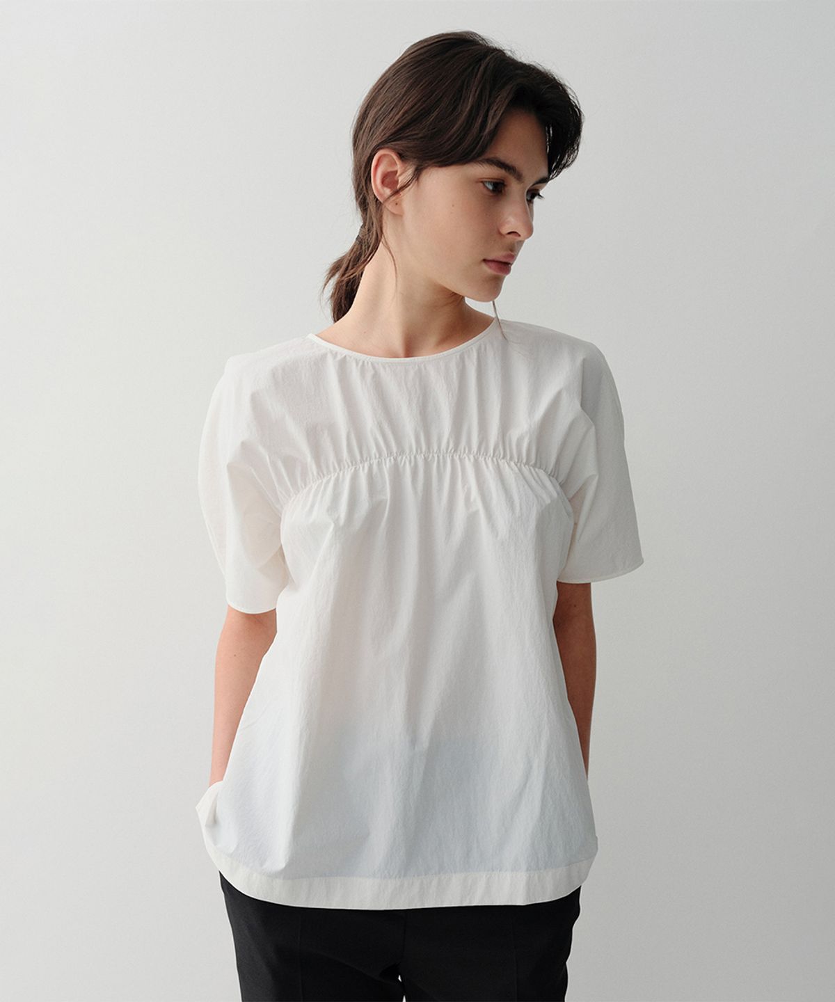 이아(EAAH) SHIRRING BLOUSE (WHITE)