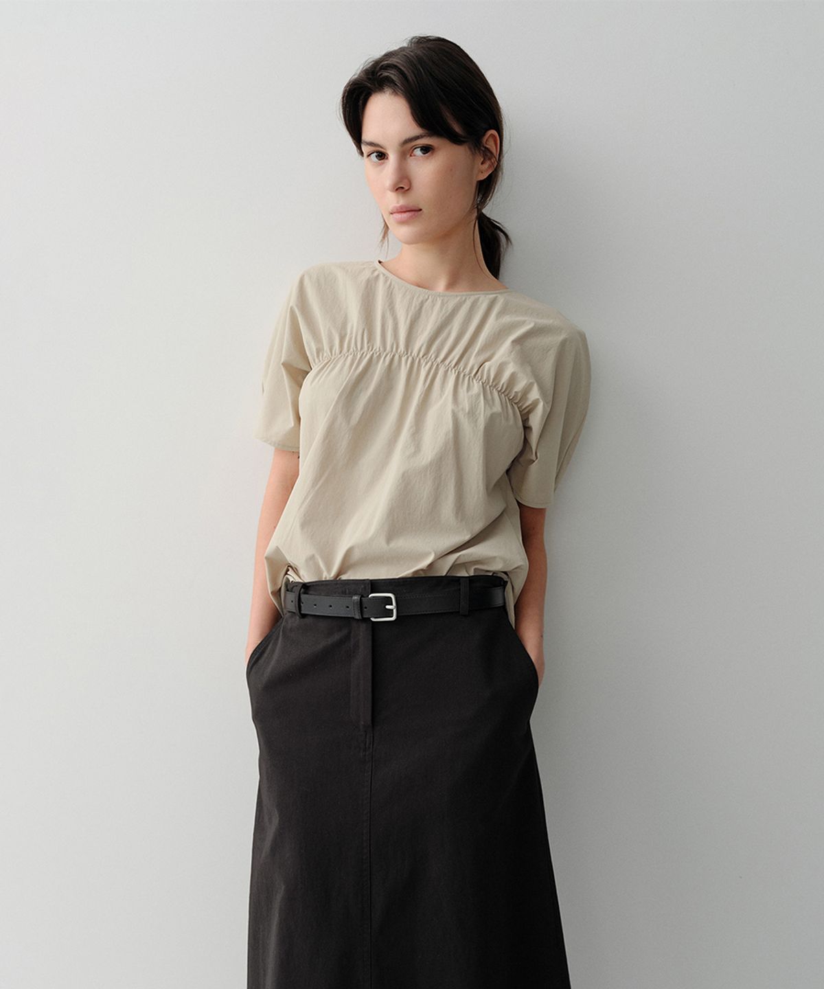 이아(EAAH) SHIRRING BLOUSE (BEIGE)
