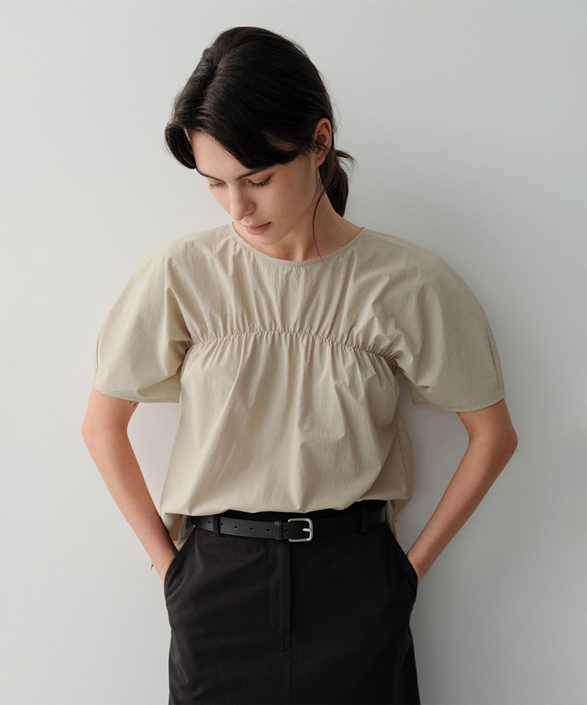 이아(EAAH) SHIRRING BLOUSE (BEIGE)