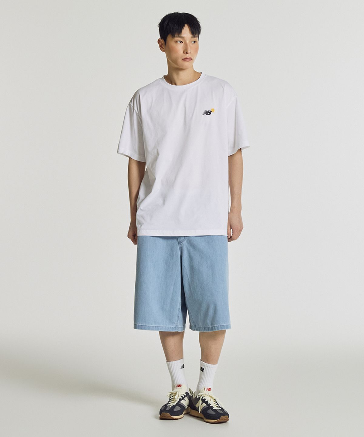 뉴발란스(NEW BALANCE) NBNEG31653 / UNI 써니 레이니 워터 레터링 반팔티 (WHITE)