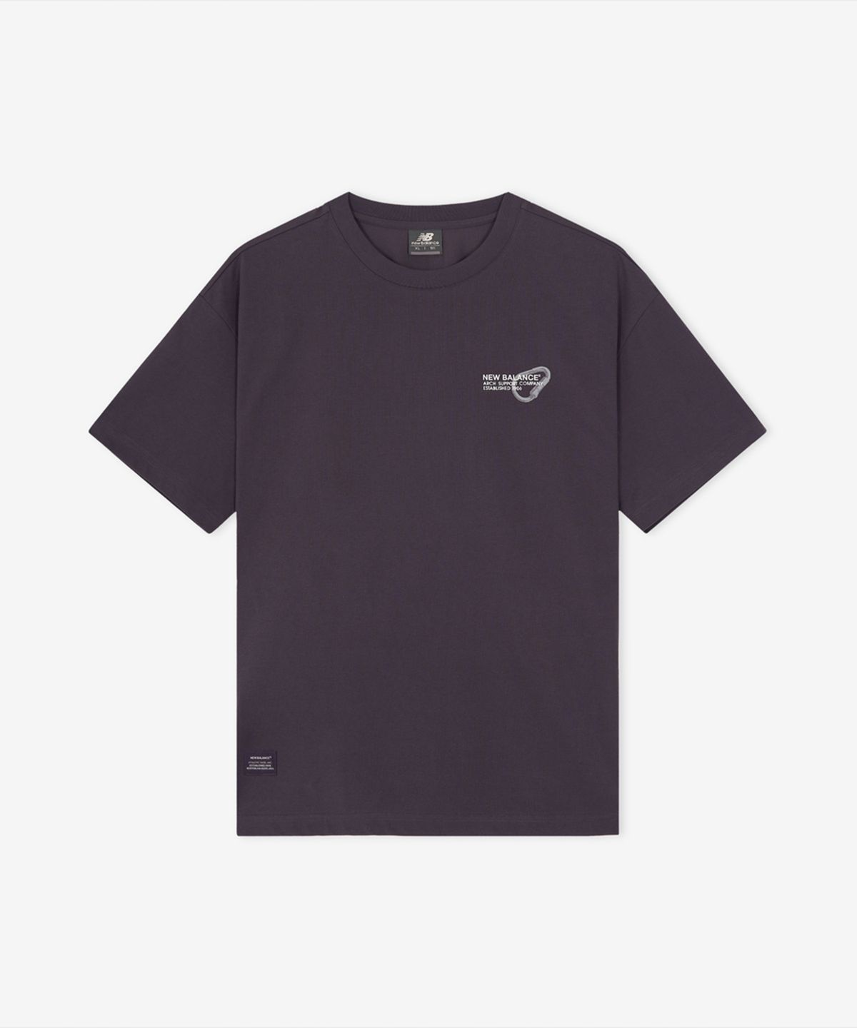 뉴발란스(NEW BALANCE) NBNEG21543 / UNI 트랙 클럽 카라비너 그래픽 반팔티(D/PURPLE)