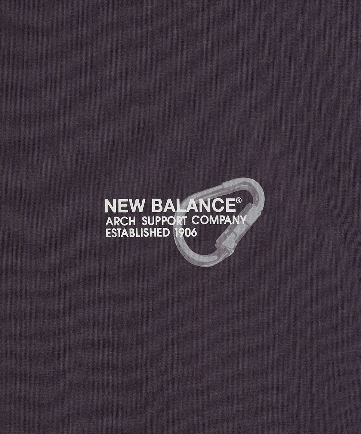뉴발란스(NEW BALANCE) NBNEG21543 / UNI 트랙 클럽 카라비너 그래픽 반팔티(D/PURPLE)