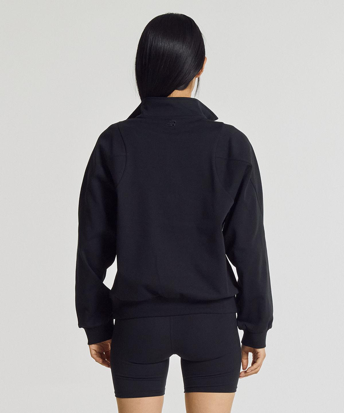 뉴발란스(NEW BALANCE) NBNCG2W122 / WOMEN 에센셜 쿼터집 (BLACK)
