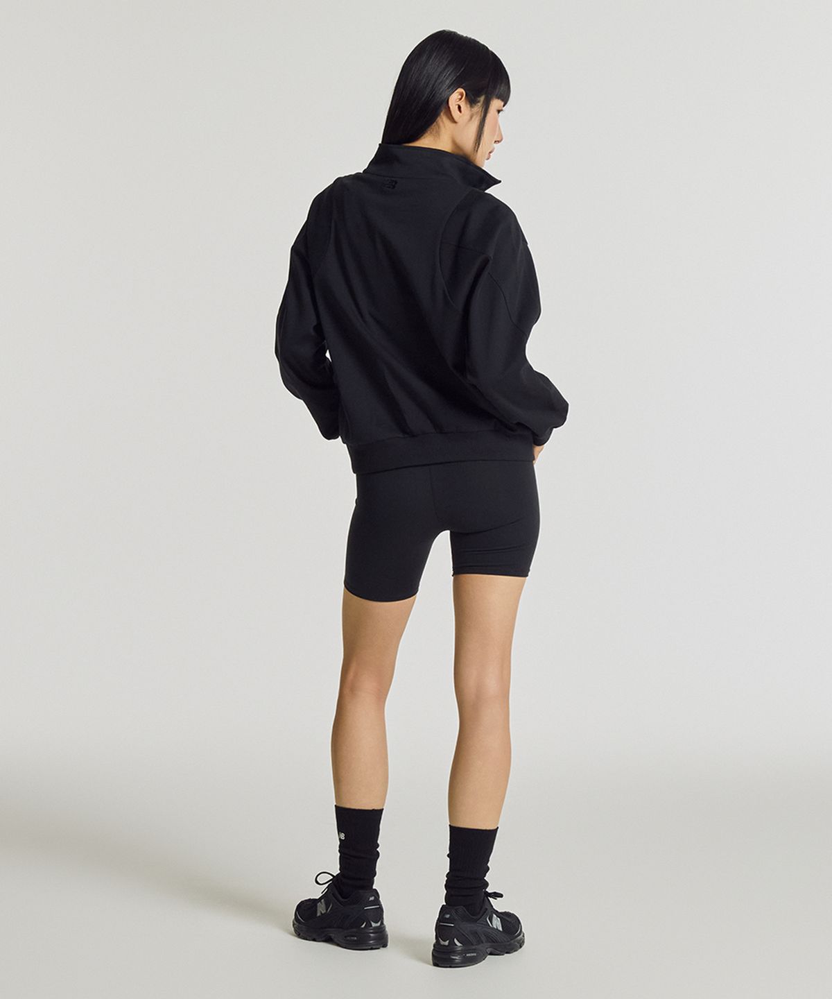 뉴발란스(NEW BALANCE) NBNCG2W122 / WOMEN 에센셜 쿼터집 (BLACK)