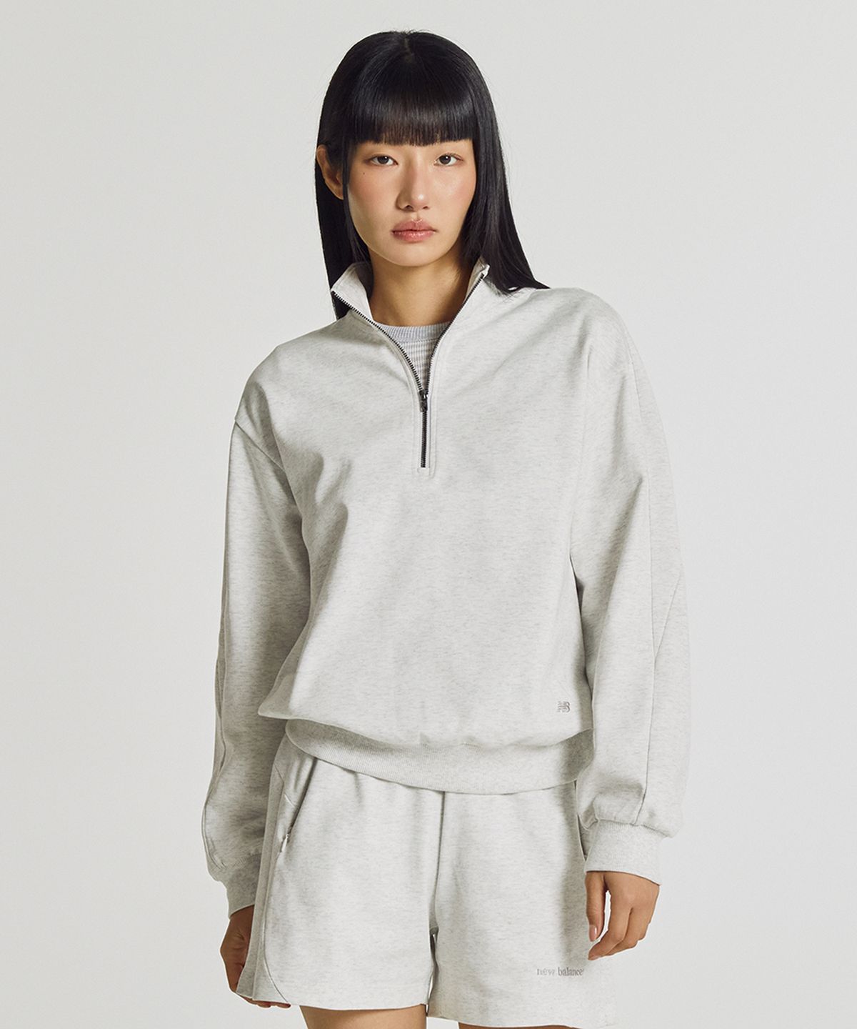 뉴발란스(NEW BALANCE) NBNCG2W122 / WOMEN 에센셜 쿼터집 (LIGHT GRAY)