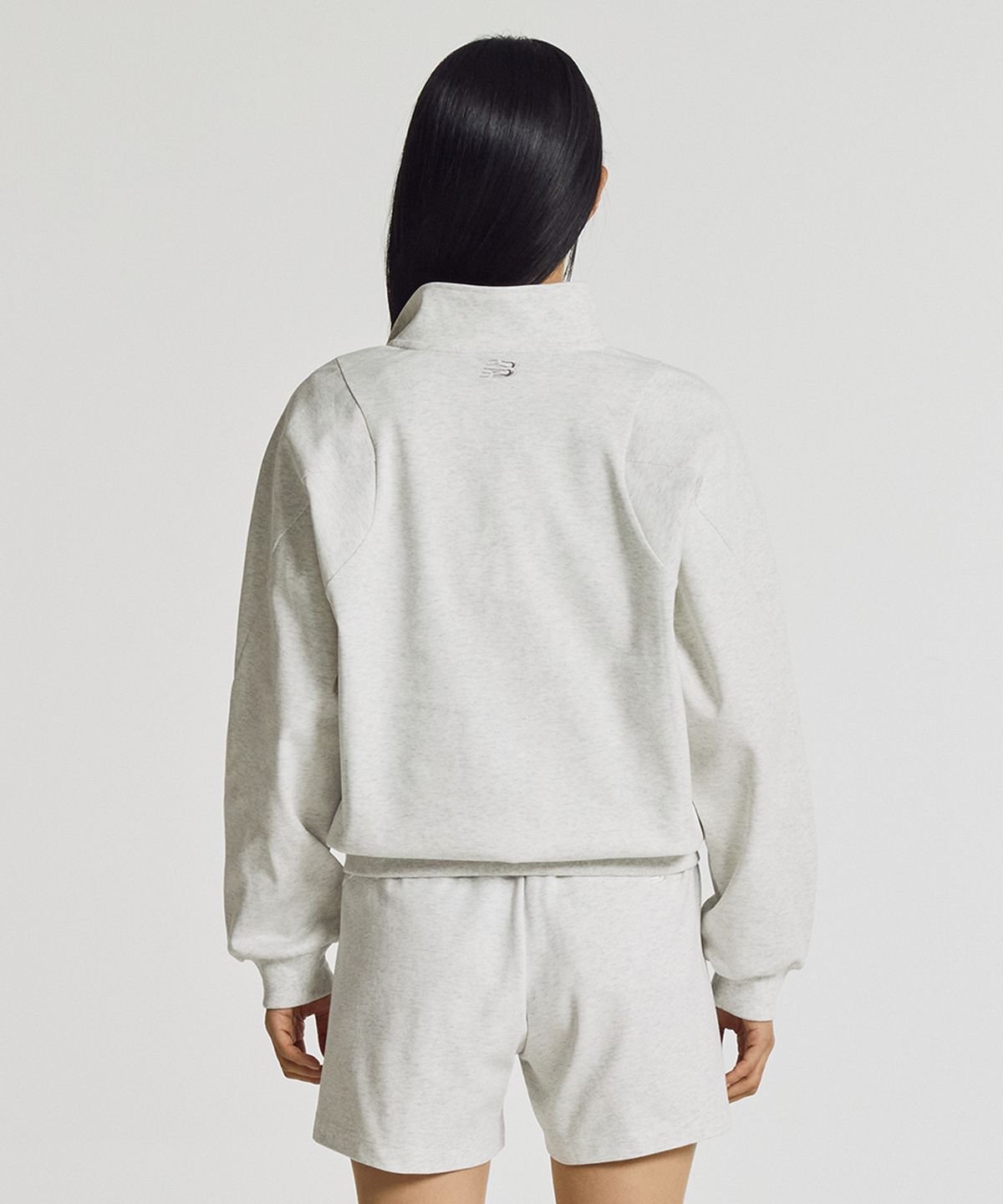 뉴발란스(NEW BALANCE) NBNCG2W122 / WOMEN 에센셜 쿼터집 (LIGHT GRAY)