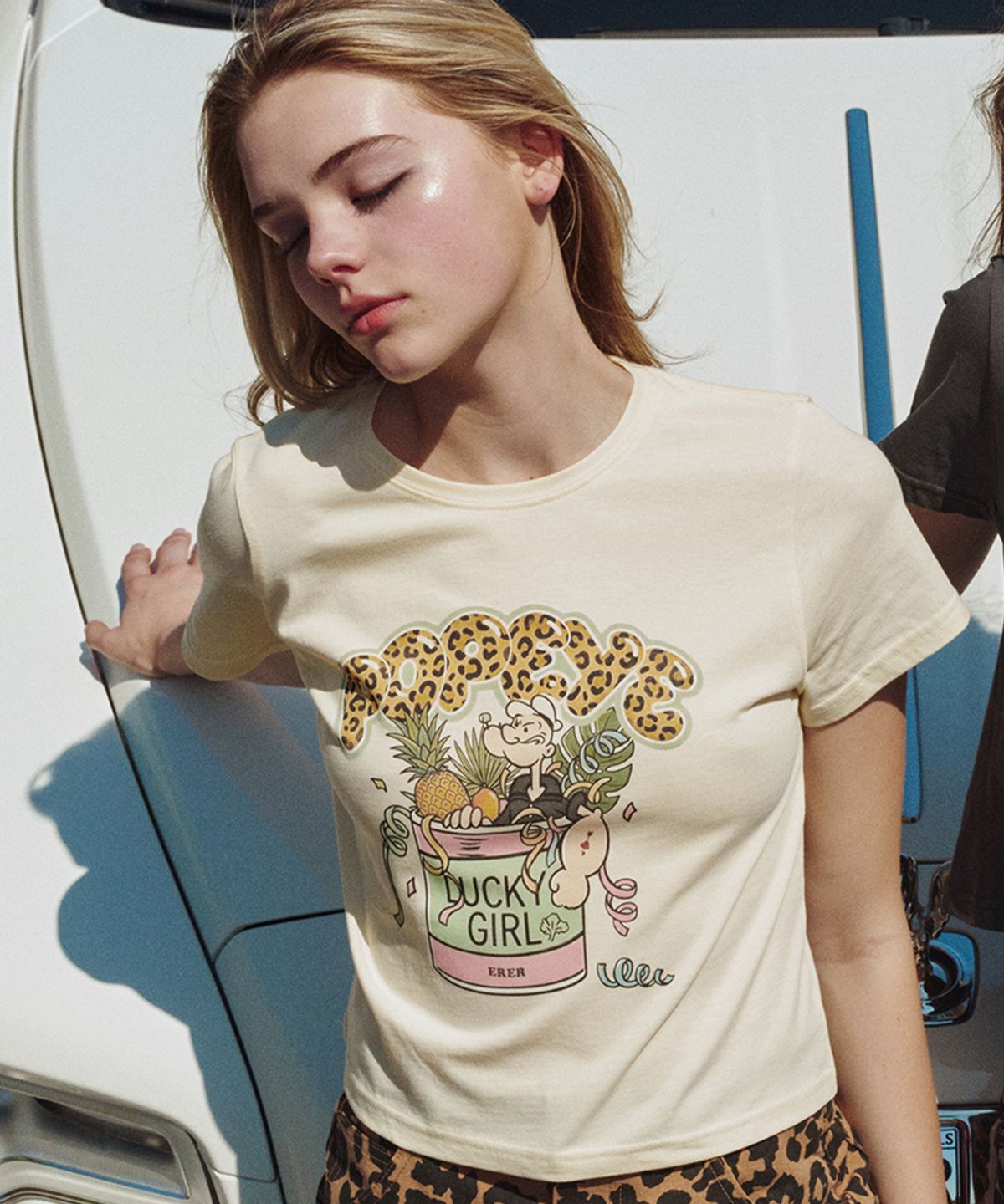에르에르(ERER) Cropped Leopard Popeye Graphic T-Shirt Yellow