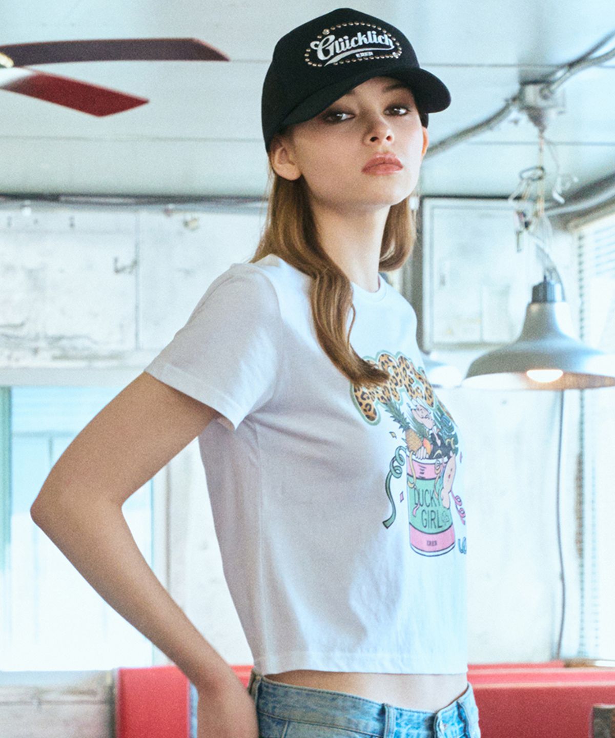 에르에르(ERER) Cropped Leopard Popeye Graphic T-Shirt White
