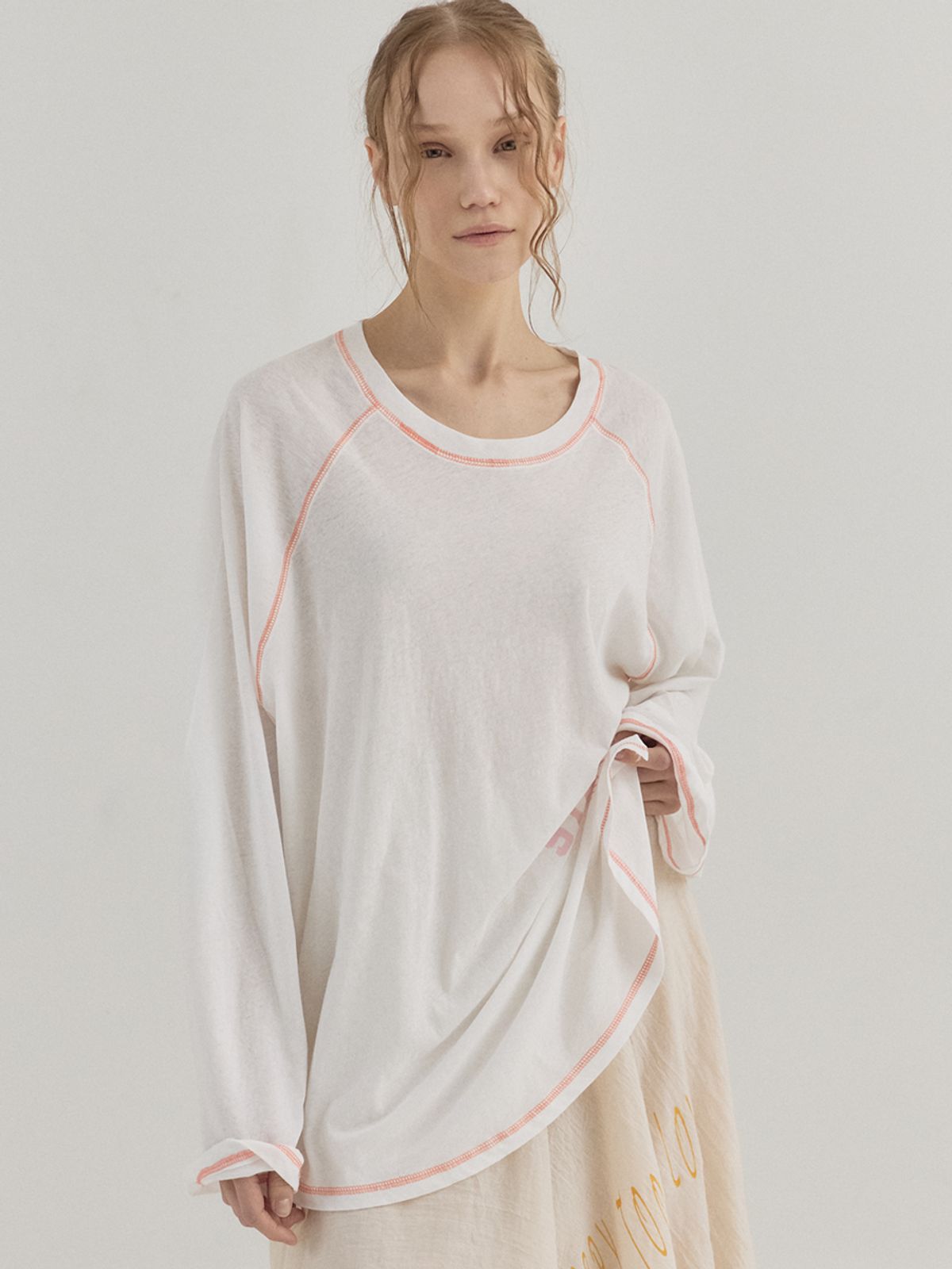 쏘리, 투 머치 러브(SORRY, TOO MUCH LOVE) Blush Raglan Stitch Long Sleeve Tee_White
