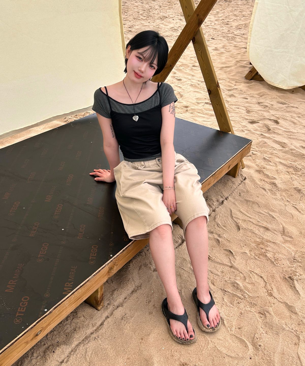 미쏘(MIXXO) 배색 레이어드 반팔 티셔츠_MIWHWG703A