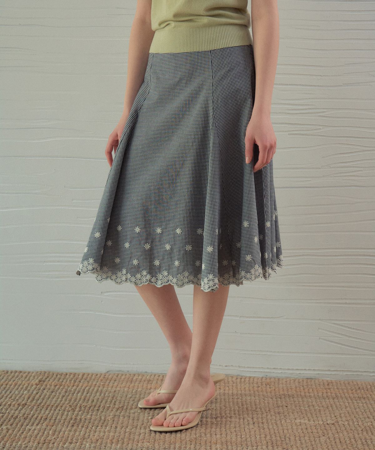아우어노스텔지아(OURNOSTALGIA) Prairie Flower Check Embroidered Skirt_Black(OB6SK07)