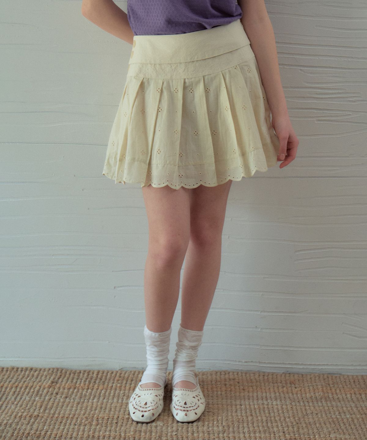 아우어노스텔지아(OURNOSTALGIA) Eyelet Pleated Skirt_Cream(OB6SK09)