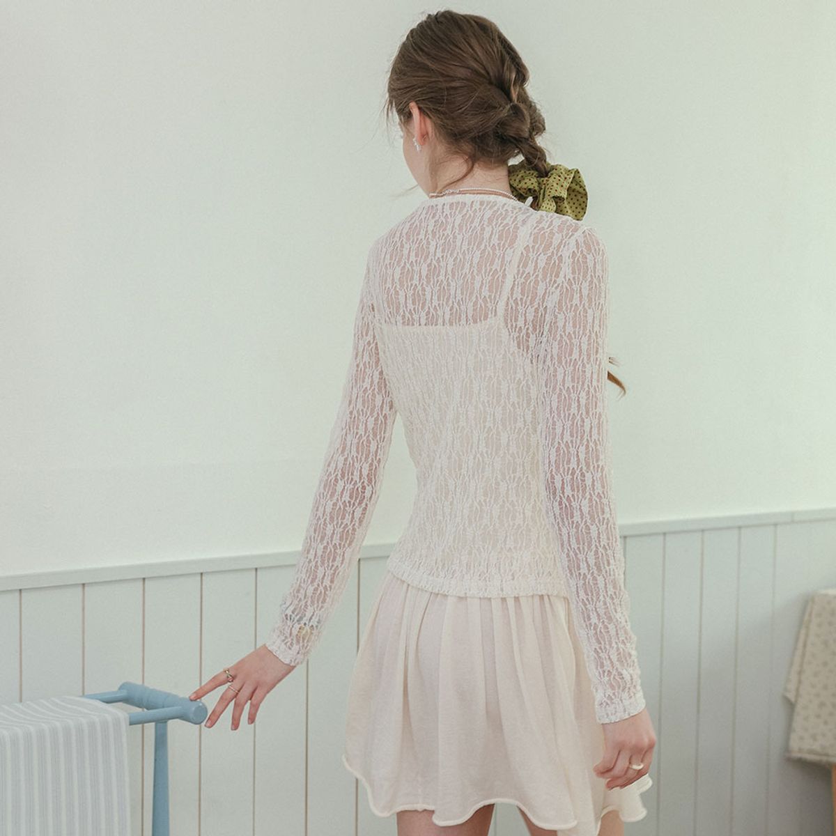 던드롭(DUNDROP) DD_Deep v lace see-through top_IVORY