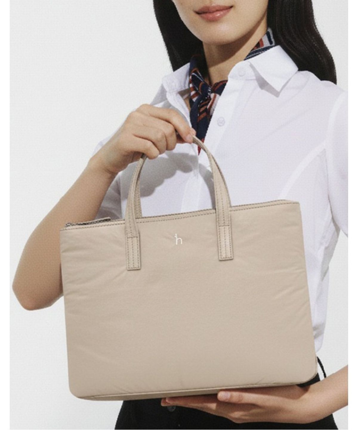 헤지스 맨 액세서리(HAZZYS MEN ACC) 아이코닉 에어 베이지 토트백 M  HJBA6EE91I2