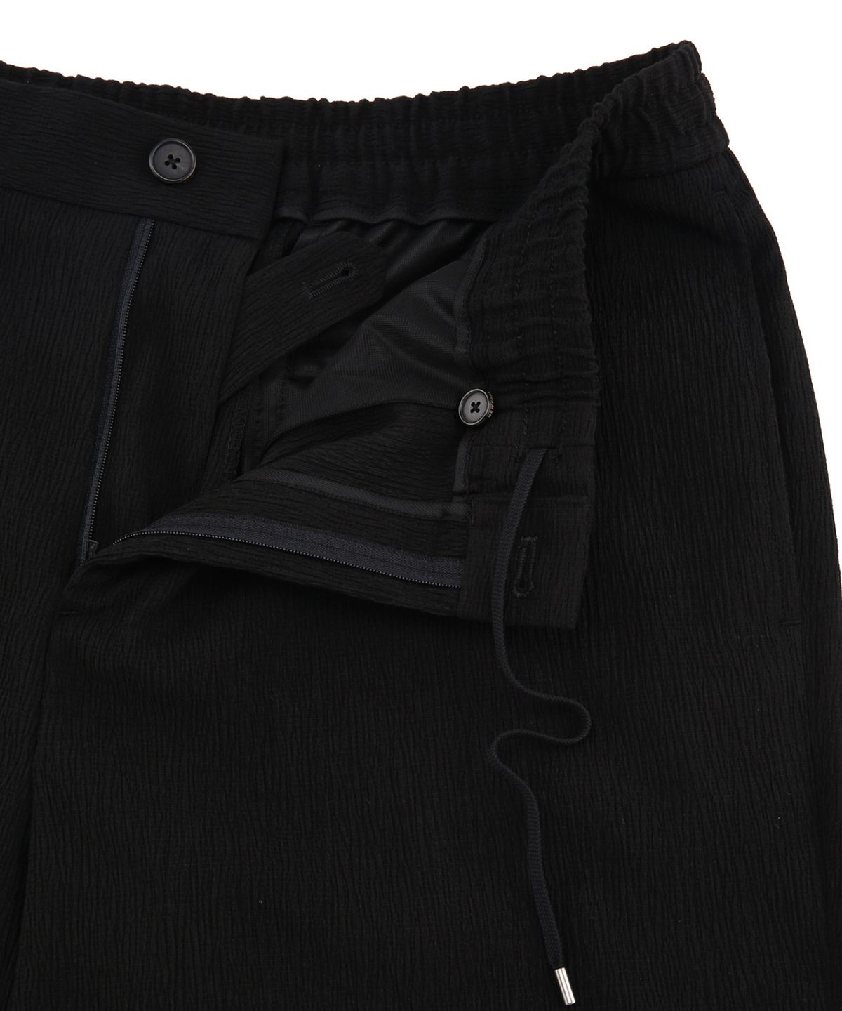 질스튜어트뉴욕 맨(JILLSTUART NEWYORK MEN) 플리츠 릴랙스드 숏팬츠- 블랙 (JNPA6B523BK)