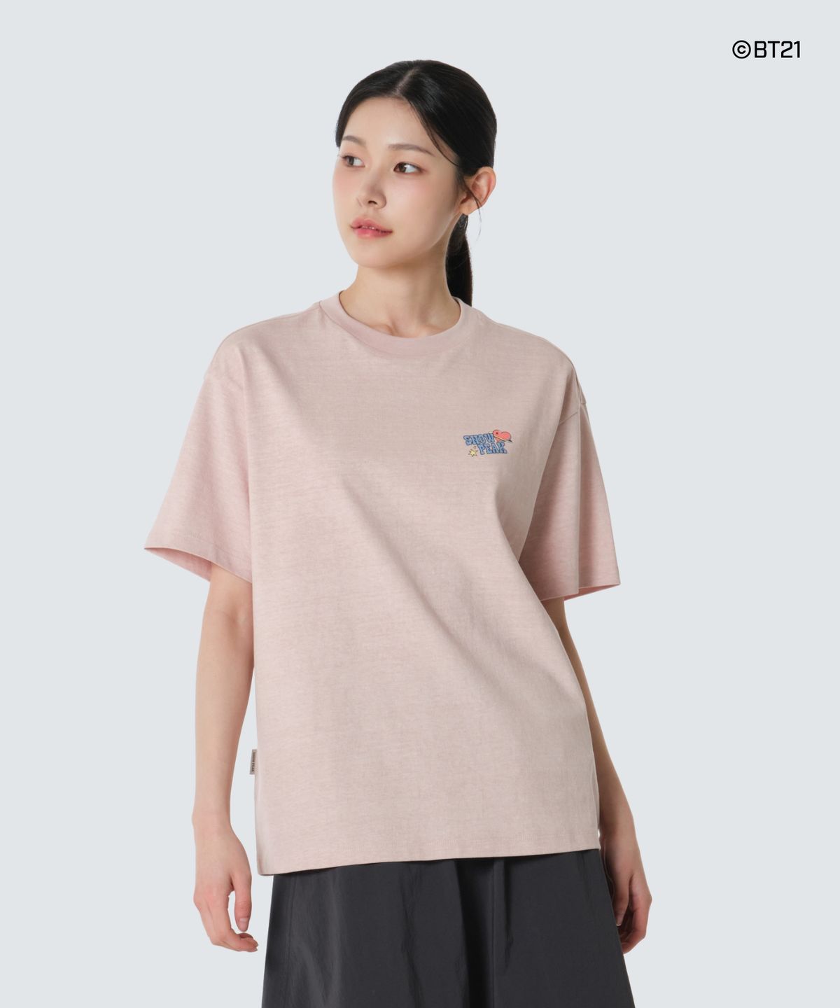 스노우피크 어패럴(SNOWPEAK APPAREL) [스노우피크 I BT21] 여성 그래픽 반팔 티셔츠 (S26MWFTS92) Light Pink