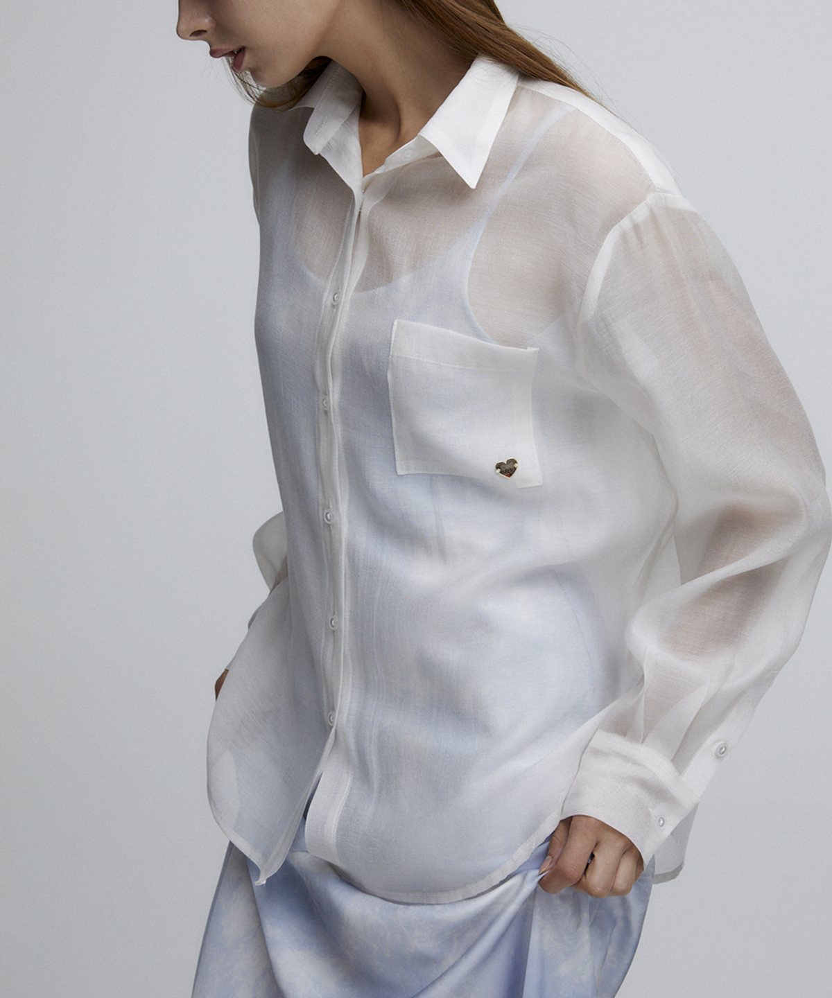 알리에나(ALIENAR) shimmer white shirt