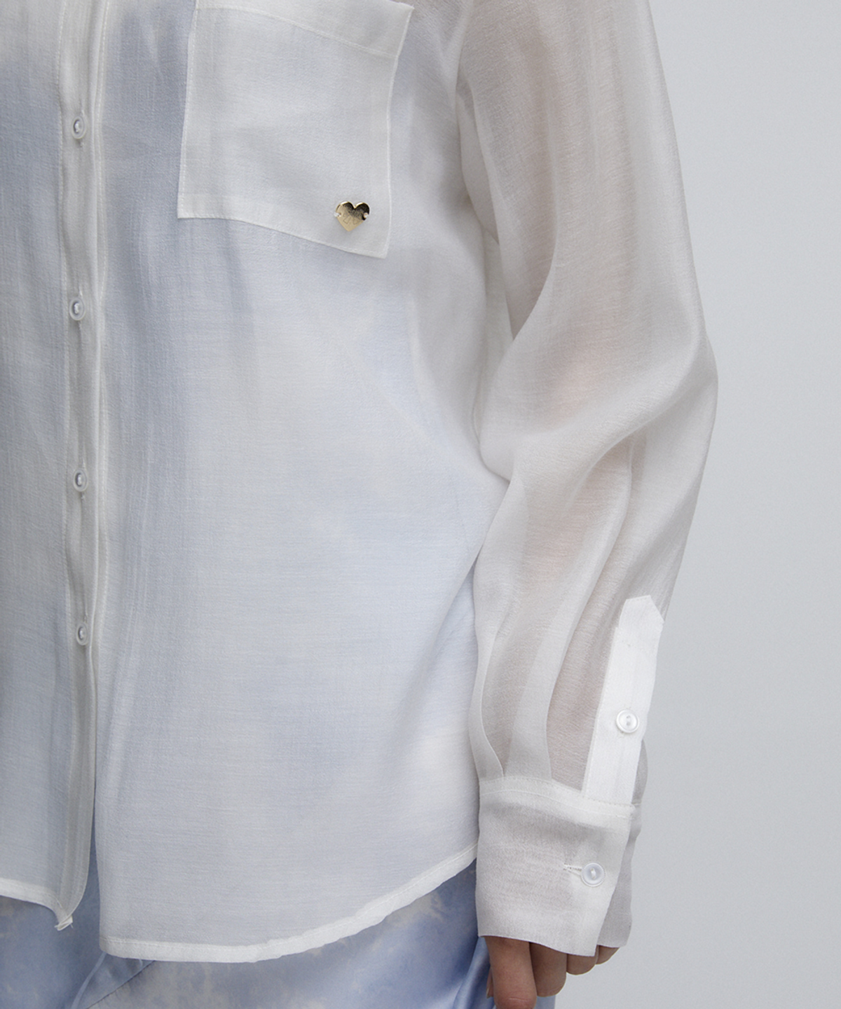 알리에나(ALIENAR) shimmer white shirt